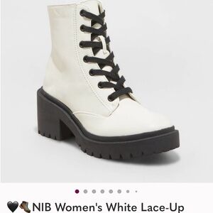 🖤🥾NIB Women's White Lace-Up Ankle Boots